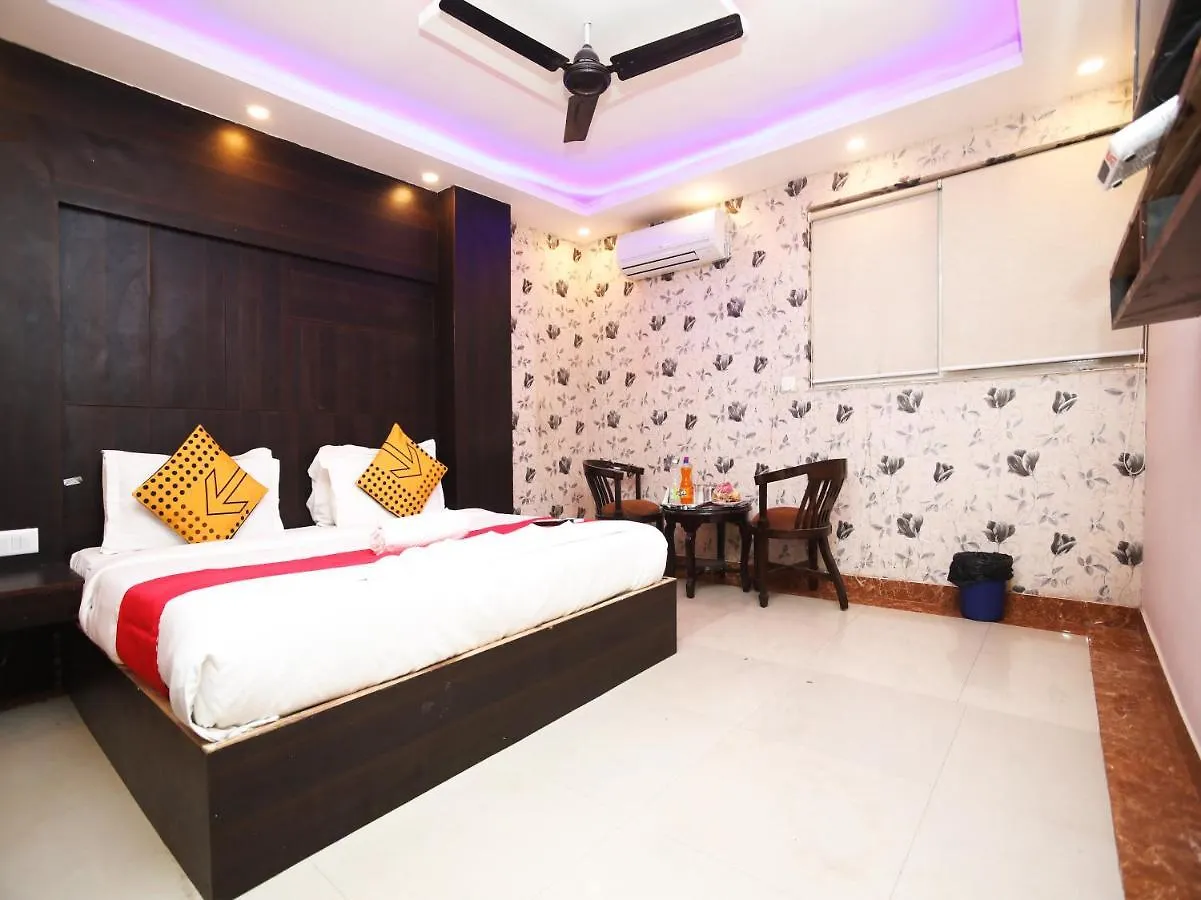 Hotel Luxury Stay New Delhi 3*,